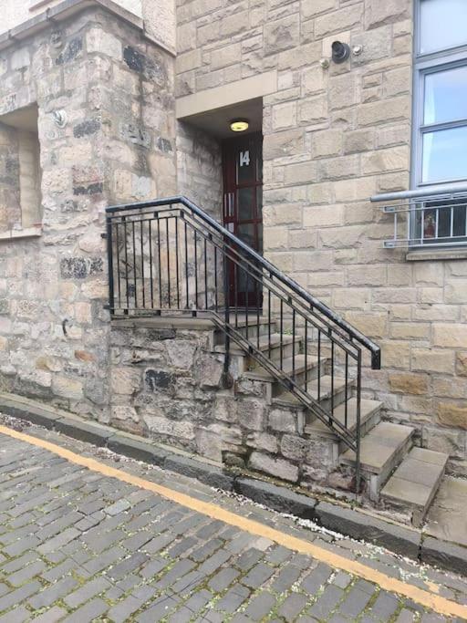 אדינבורו Next To The Palace And Royal Mile With Parking מראה חיצוני תמונה