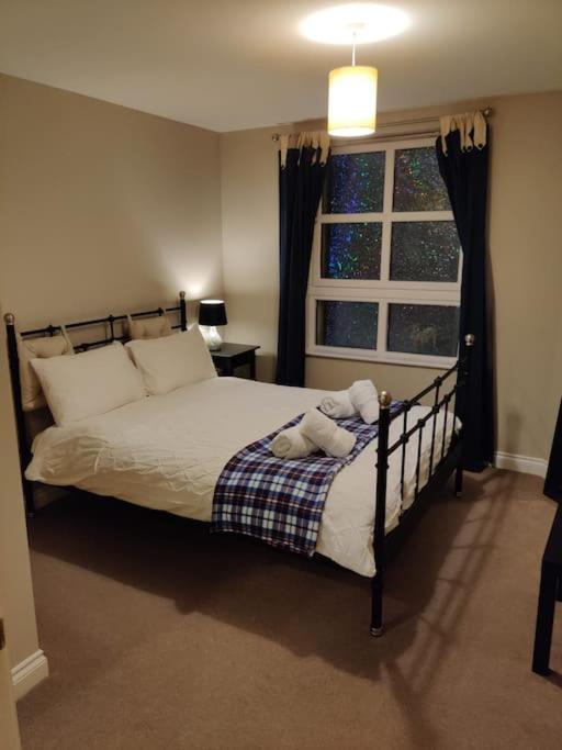 אדינבורו Next To The Palace And Royal Mile With Parking מראה חיצוני תמונה